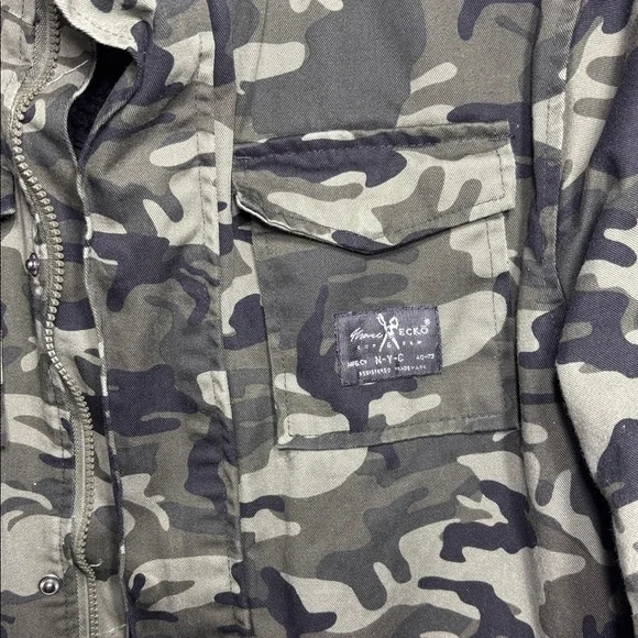 Marc Ecko Cut & Sew Men's insulated Camouflage Vintage 2000’s Y2K Jacket Size S - Picture 4 of 10